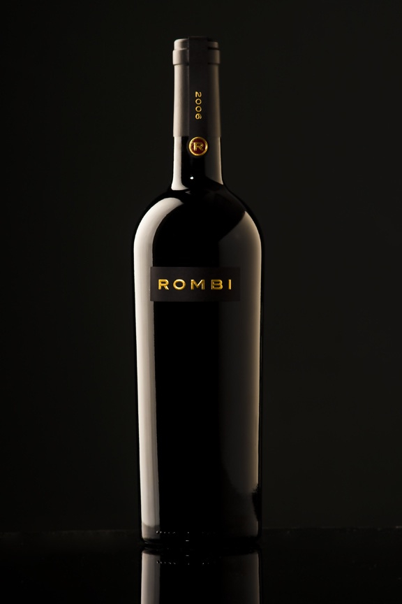 A bottle of wine is shown in this image.